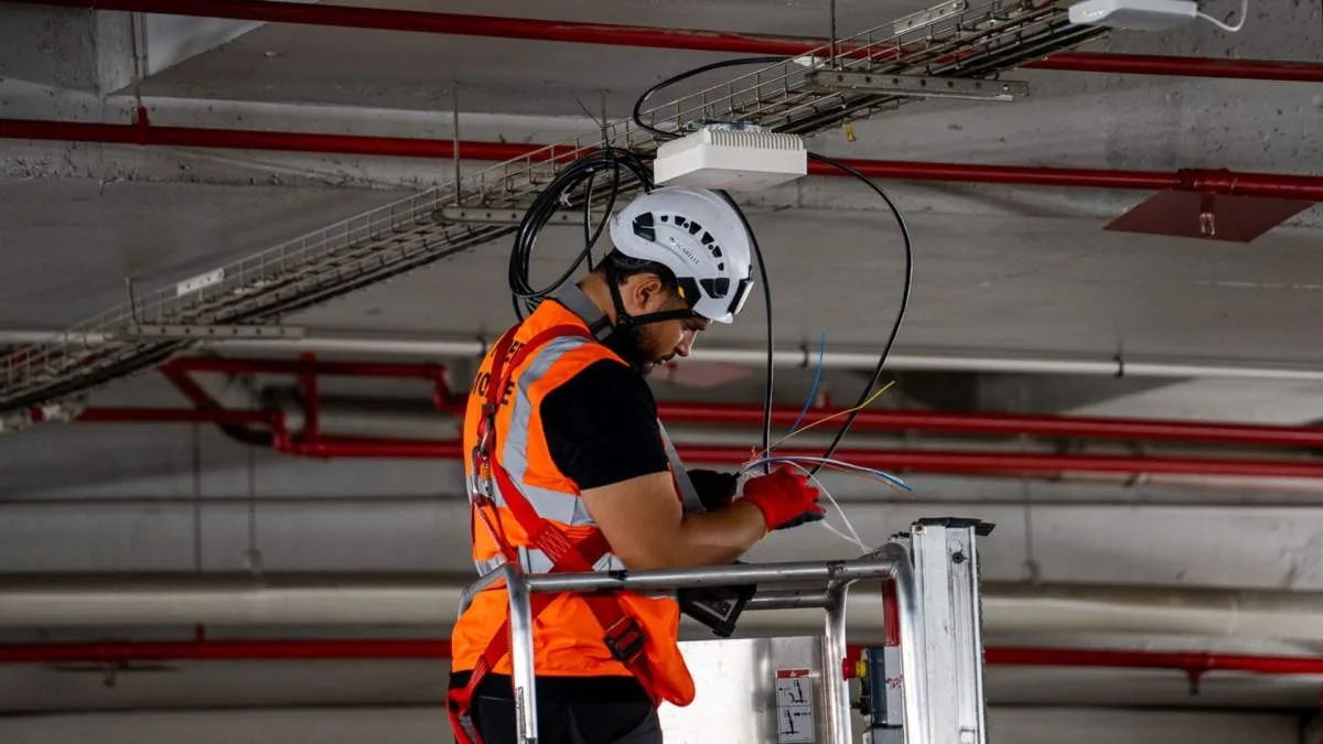 « C’EST UNE DEMANDE DE NOS ABONNÉS, UN RÉSEAU ACCESSIBLE PARTOUT » : ON A VISITÉ LE CHANTIER D’UN RÉSEAU 5G+ INDOOR AVEC FREE