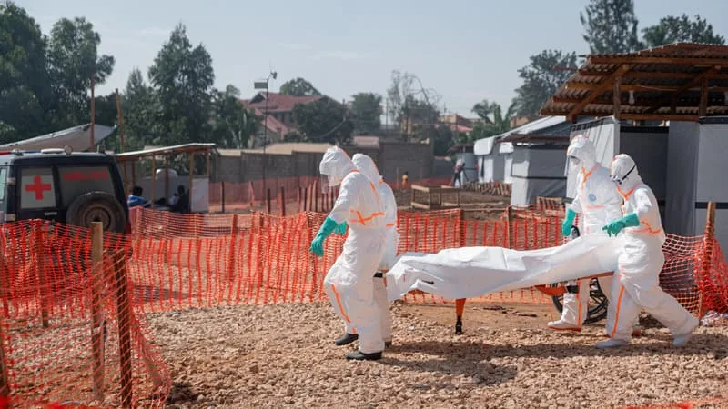 « PERSONNE NE CONNAÎT L’AMPLEUR RÉELLE DE L’ÉPIDÉMIE EN RDC »: MÉDECINS SANS FRONTIÈRES ALERTE SUR LA RÉPONSE TARDIVE À EBOLA