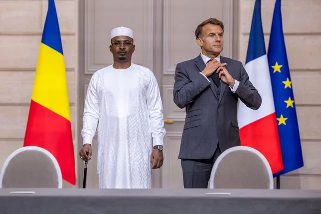 ENTRE LA FRANCE ET LE TCHAD, LE RAPPROCHEMENT FRANCHIT UNE “NOUVELLE ÉTAPE”