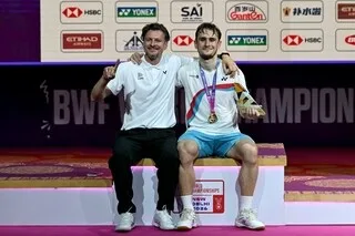 EN IMAGES. ÉCRASANT, LE NORMAND ALEX LANIER ÉCRIT L’HISTOIRE ET RÉGALE EN DEVENANT CHAMPION DU MONDE DE BADMINTON !