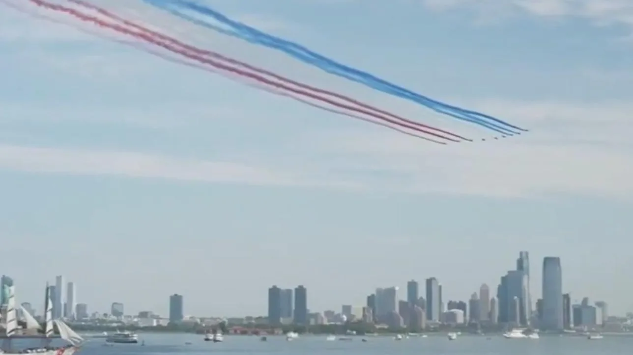 LA PATROUILLE DE FRANCE A OUVERT LES FESTIVITÉS À NEW YORK POUR LES 250 ANS DES ÉTATS-UNIS