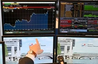 « ON PEUT PARLER DE PANIQUE » : ACCÈS DE FIÈVRE SUR LES TAUX D’EMPRUNT DE LA FRANCE, APRÈS LES VIOLENCES DU 17 OCTOBRE
