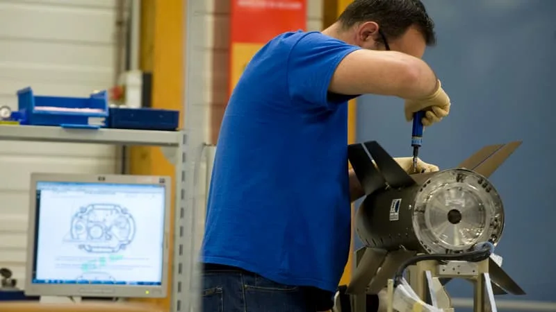 POUR DES ÉQUIPEMENTS DE POINTE DESTINÉS À GUIDER DES BOMBES OU DES AVIONS: SAFRAN VA INVESTIR 120 MILLIONS D’EUROS DANS SON USINE DE MONTLUÇON ET VA CRÉER 150 EMPLOIS