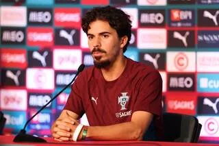 COUPE DU MONDE. « NOUS SOMMES CANDIDATS… MAIS PAS FAVORIS » : VITINHA ET LE PORTUGAL REFUSENT L’ÉTIQUETTE DE PRÉTENDANTS