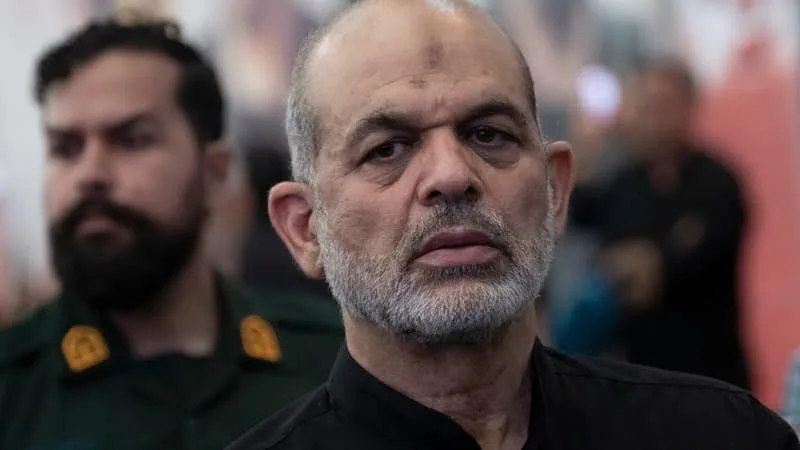 LE CHEF DES GARDIENS DE LA RÉVOLUTION FAIT SA PREMIÈRE APPARITION PUBLIQUE DEPUIS LE DÉBUT DE LA GUERRE AVEC LES ÉTATS-UNIS
