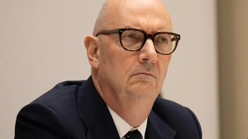 « JE PRÉFÈRE QUE LA FRANCE AIT UN BUDGET, QUITTE À CE QUE JE TOMBE »: ROLAND LESCURE PLAIDE POUR UN COMPROMIS AVEC LE PARLEMENT MAIS MAINTIENT SON OBJECTIF DE 5% DE DÉFICIT