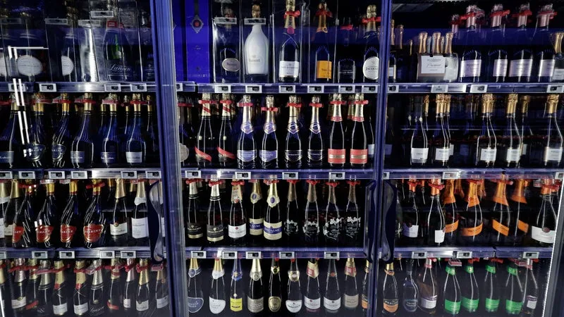 LA SÉCHERESSE ET LA CHALEUR ONT CHAMBOULÉ LES VENDANGES: POUR LA PREMIÈRE FOIS, LES PRODUCTEURS DE CHAMPAGNE VONT POUVOIR COMMERCIALISER DES BOUTEILLES À PLUS DE 13% D’ALCOOL