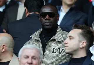 « ILS TABASSENT DES MECS COMME MOI », L’ACTEUR OMAR SY RÉVÈLE COMMENT IL EST PASSÉ DE FAN DU PSG À SUPPORTER DE L’OM