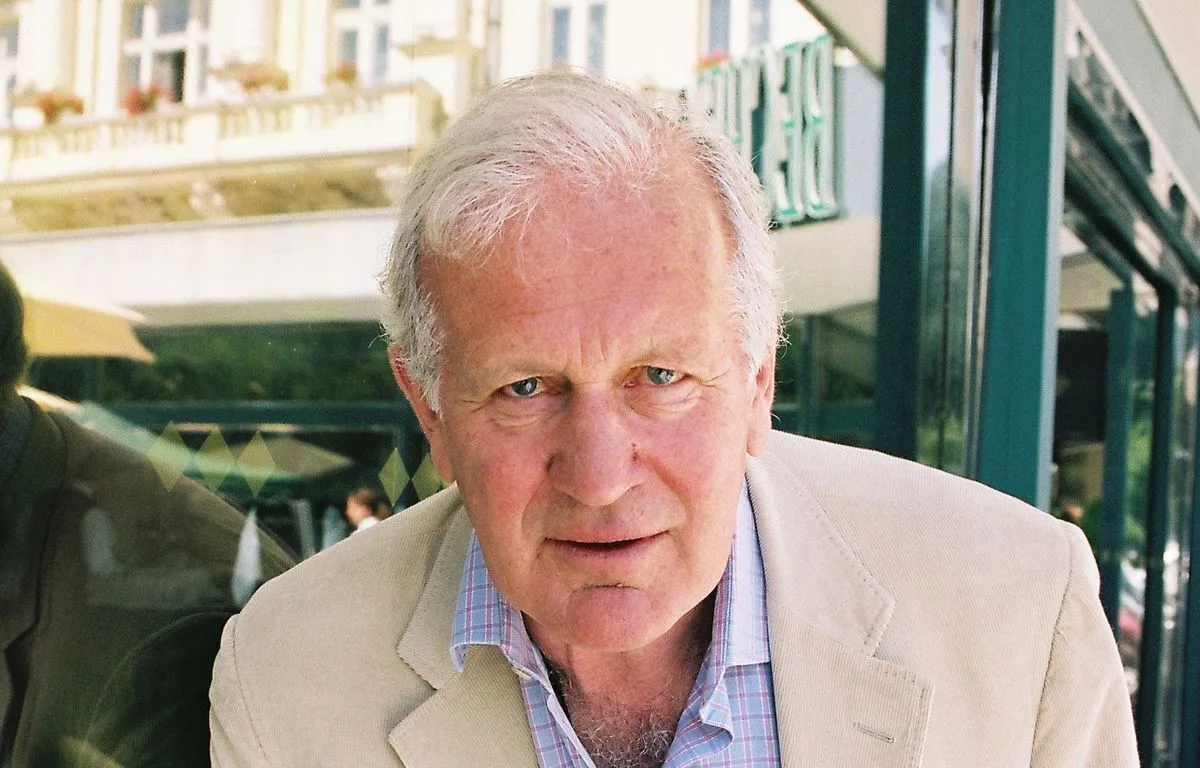 LE RÉALISATEUR BRITANNIQUE JOHN IRVIN (« LE CONTRAT », « HAMBURGER HILL ») EST MORT À 86 ANS