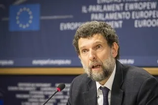 LA COUR EUROPÉENNE DES DROITS DE L’HOMME ORDONNE LA LIBÉRATION DE L’OPPOSANT ET MÉCÈNE OSMAN KAVALA DÉTENU EN TURQUIE