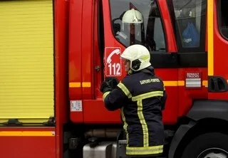 UN INCENDIE SE DÉCLARE DANS UNE HABITATION ISOLÉE EN SARTHE, UNE VINGTAINE DE POMPIERS MOBILISÉS