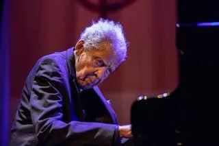 LE GRAND PIANISTE DE JAZZ SUD-AFRICAIN ABDULLAH IBRAHIM EST MORT À L’ÂGE DE 91 ANS