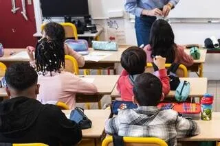 CANICULE : LES ENSEIGNANTS PEUVENT-ILS INSTALLER LEURS VENTILATEURS PERSONNELS POUR RAFRAÎCHIR LES CLASSES D’ÉCOLES ?
