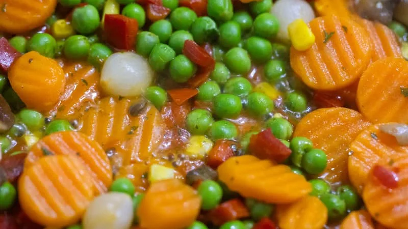 CES PETITS POIS CAROTTES SURGELÉS PEUVENT VOUS PROVOQUER FIÈVRE ET COURBATURES: NE LES MANGEZ PAS