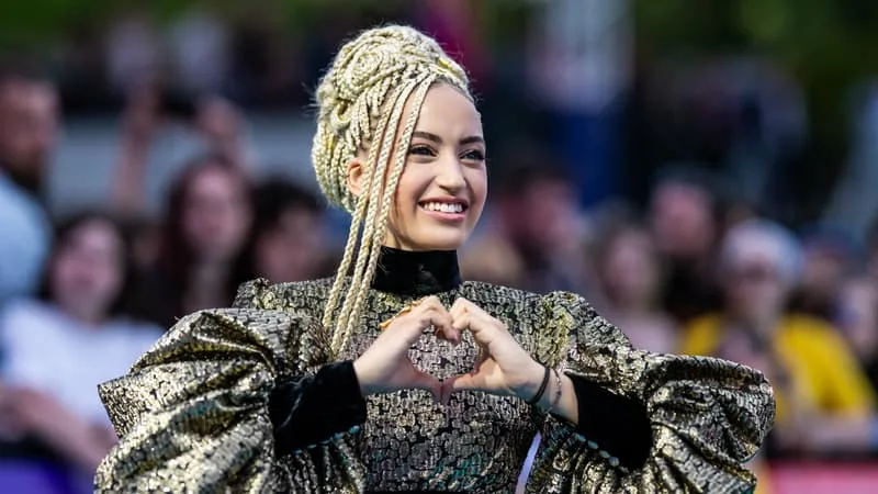 MONROE, CANDIDATE FRANÇAISE À L’EUROVISION, CHANTERA DEVANT LE PAPE LÉON XIV AU STADE DE FRANCE EN SEPTEMBRE PROCHAIN