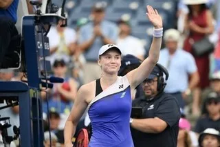 US OPEN. ELENA RYBAKINA AU DEUXIÈME TOUR SANS TREMBLER APRÈS SA VICTOIRE CONTRE L’AMÉRICAINE DE 17 ANS THEA FRODIN
