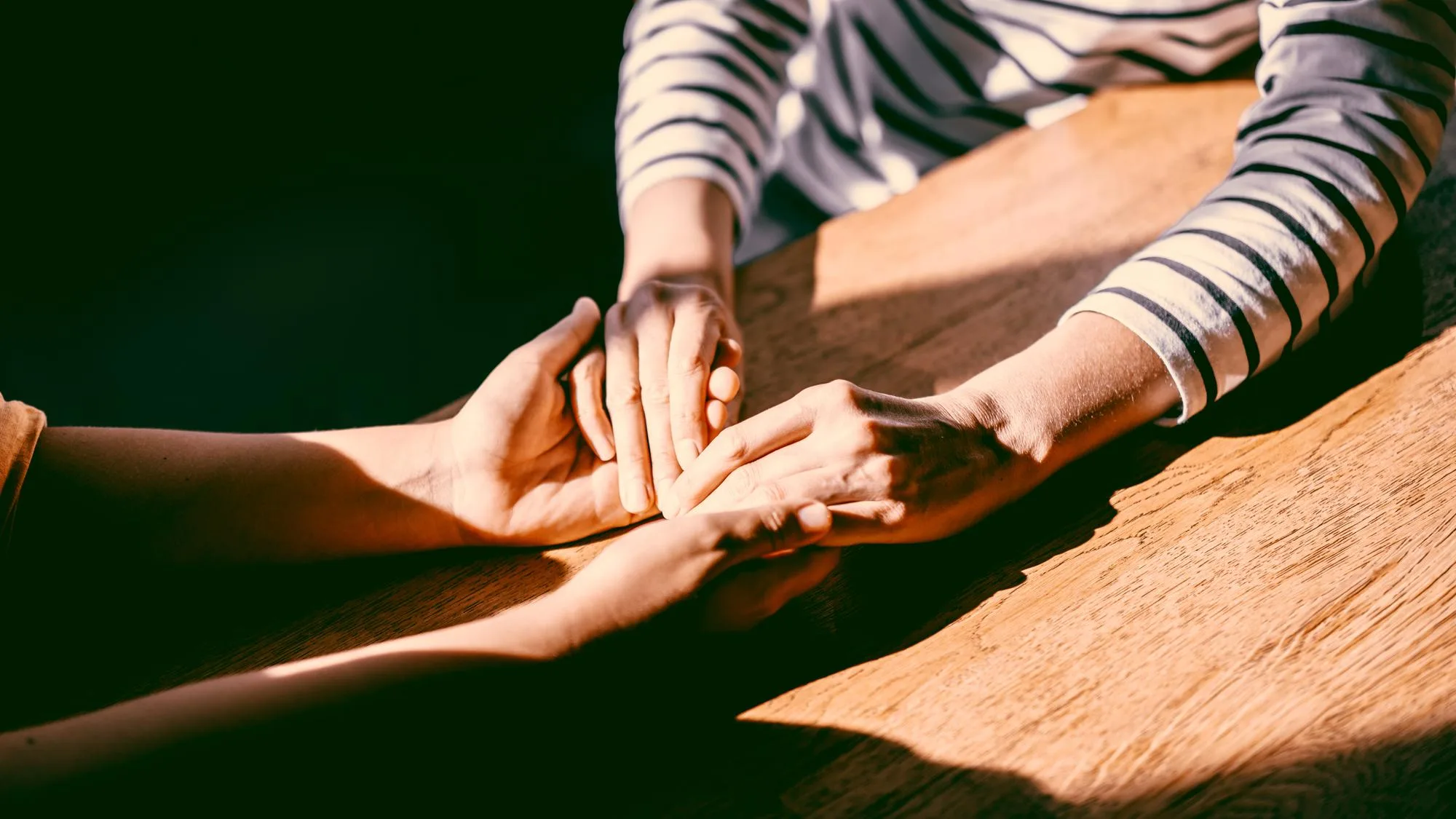 « MÊME APRÈS UN DEUIL PÉRINATAL, LA LUMIÈRE ET L’AMOUR PEUVENT REVENIR » – TÉMOIGNAGE