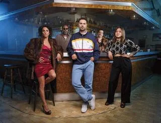 AVEC « UNE FAMILLE DE BÂTARDS », MOURAD WINTER RÉUNIT À NOUVEAU SON TRIO EXPLOSIF DANS UNE COMÉDIE DRÔLE ET TOUCHANTE