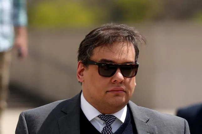 LA PLATEFORME DE PRÉDICTION KALSHI BANNIT À VIE L’EX-ÉLU GEORGE SANTOS, UNE PREMIÈRE