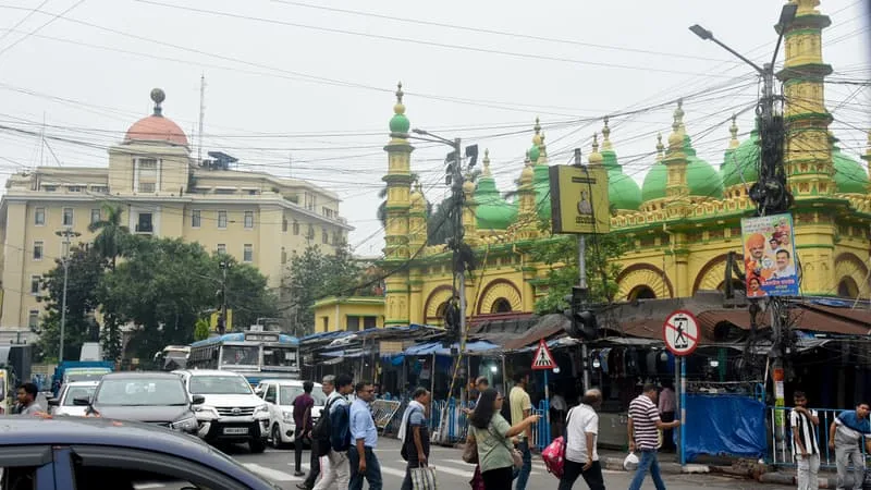 AU MOINS NEUF MORTS DANS L’INCENDIE D’UN HÔTEL À CALCUTTA, EN INDE