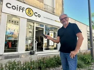 « QUAND MON PÈRE A ÉTÉ LICENCIÉ, ON PLEURAIT À LA MAISON » : FILS D’OUVRIERS, IL A OUVERT 17 SALONS DE COIFFURE