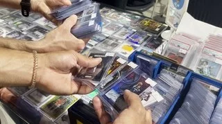 TÉMOIGNAGES. « AVANT, IL Y AVAIT UN PEU UN CÔTÉ FRANÇOIS PIGNON » : LA COLLECTION DE CARTES DE SPORT REVIENT EN FORCE