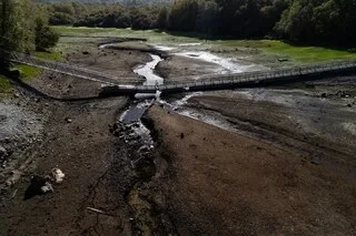 « ON EST À DEUX DOIGTS DE LA RUPTURE » : LA BRETAGNE À COURT D’EAU POTABLE EN PLEIN AUTOMNE ?