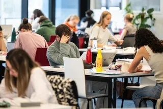 PARCOURSUP : « JE VOIS PLEIN D’ÉTUDIANTS QUI SE RÉORIENTENT PARCE QU’ILS N’ONT PAS EU LE VŒU QU’ILS SOUHAITAIENT »