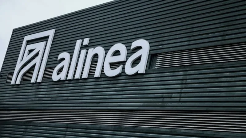 L’ENSEIGNE DE MEUBLES ALINEA, FERMÉE DEPUIS MARS, VA FINALEMENT RENAÎTRE DE SES CENDRES GRÂCE À SA REPRISE PAR LA FILIALE FRANÇAISE D’UN GROUPE CHINOIS